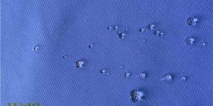 Is it better to use non-woven fabric or Oxford cloth for quilt storage?