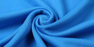 What to do if the T-shirt collar is deformed (tips to restore T-shirt collar deformation)