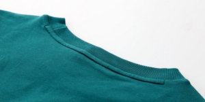 Many companies customize T-shirts (the reasons why many companies customize T-shirts)