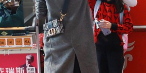 Zuo Xiaoqing is rarely seen in the same frame as her daughter Gao Ziqi wearing a red sweater (with sweatpants, it looks even more eye-catching than her mother)