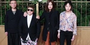 Dou Jingtong wears her own characteristics (a sweatshirt paired with floral trousers is really fashionable and a leopard print handbag has personality)