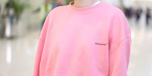 Zhang Xiaofei is getting better and better at dressing up (boyfriend-style sweatshirt and jeans are casual but very fashionable)