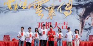 Mao Xiaotong is too thin when she wears a T-shirt (she looks so weak with her antique hairstyle that she is almost unrecognizable)