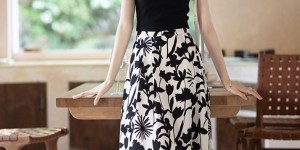 It is not necessary to wear pants under the T-shirt (it is popular this year to wear it elegantly and femininely, so it looks good)