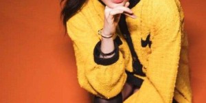 Ouyang Nana’s latest show Aunt printed jacket with white T (is it avant-garde or a disaster)