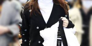 Jin Chen’s super handsome airport private style (green jacket with gray hooded sweater is comfortable and casual)