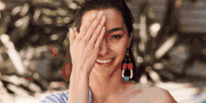 Who says sweatshirts are over (look at fashionistas who wear them so fashionably and eye-catchingly beautiful to new heights)