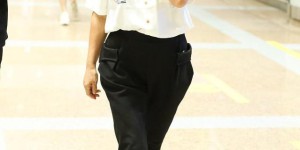 Liu Xiaoqing, born in the 50s, follows the trend (ripped jeans + sweatshirt are really energetic, this state does not look old)