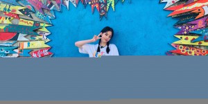 Light yellow pullover sweatshirt with round frame glasses (too cute)