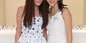 Wearing a T-shirt that is deliberately raised and knotted to show off the belly (the 48-year-old figure has no fat)