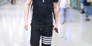 Stylish look: a pair of sweatpants and a T-shirt (dress in a trendy male style)