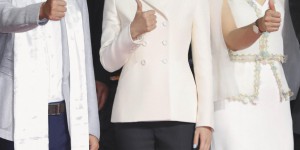 Paired with a printed white T-shirt, it looks refreshing and reduces your age (the height is 165cm and it looks like you have long legs)