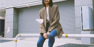 Follow Liu Wen’s example and get these styles (it’s also very high-end when paired with a white T-shirt)