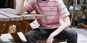 How to tuck short sleeves into pants and look good (not knowing how to wear short sleeves will directly expose your shortcomings)