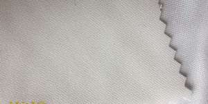 Does an Oxford cloth wardrobe weather easily?