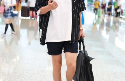 A simple T-shirt looks great when worn (the fashion temperament is so outstanding)