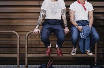 Wear trousers with a T-shirt to look charming (men’s fashion doesn’t need to be complicated)