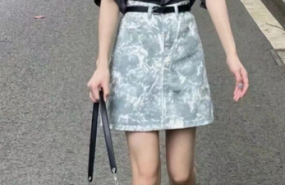 Don’t wear pants under the T-shirt (T-shirt + skirt is gentle and feminine)