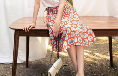 It is recommended that middle-aged women wear less T-shirts and black pants (learn from Tao Hong to look elegant and elegant)