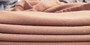 Advantages and disadvantages of corduroy fabric (a commonly used decorative material)