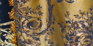 What kind of fabric is the silk cloth made of? (What kind of fabric is the silk clothing?)