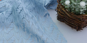 What are the characteristics of knitted fabrics