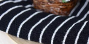 Fine-lattice stretch fabric