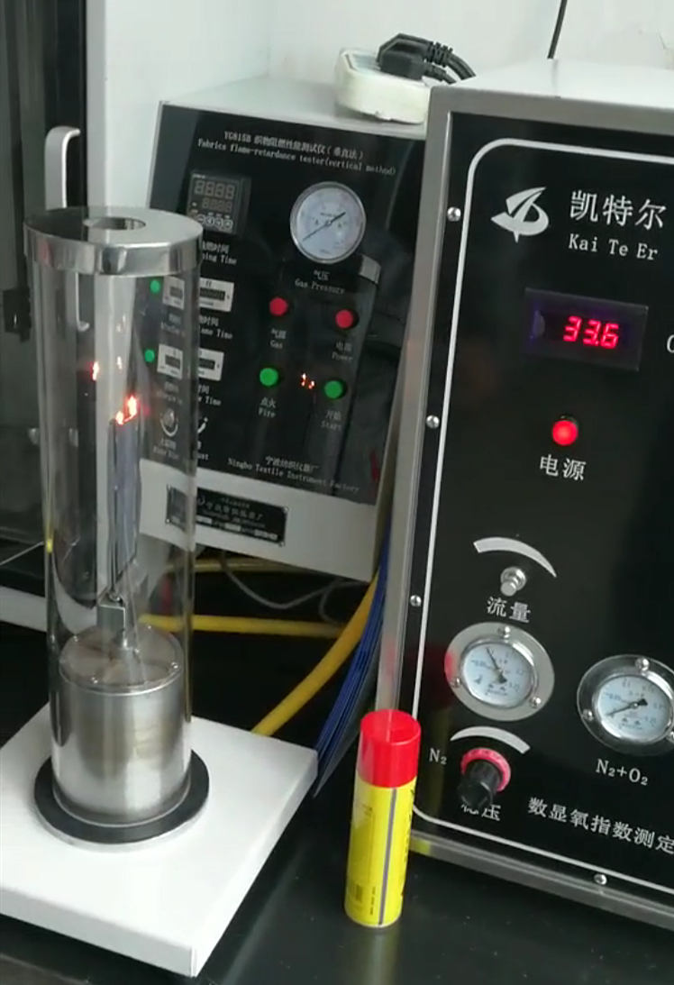 Flame-retardant Oxford cloth under test Flame-retardant Oxford cloth under test
